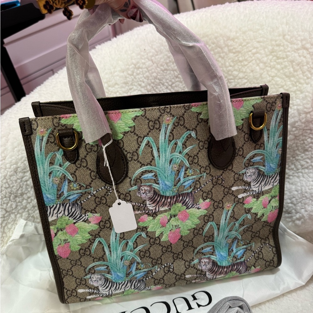 Source Unknown Beige and Pink Jungle Print Tote N… - image 1